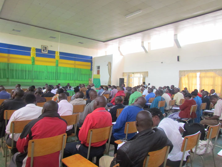 Bamwe mubahagararire abaturage mu karere ka Gakenke bakurikiranye iby'umushinga w'itegeko.