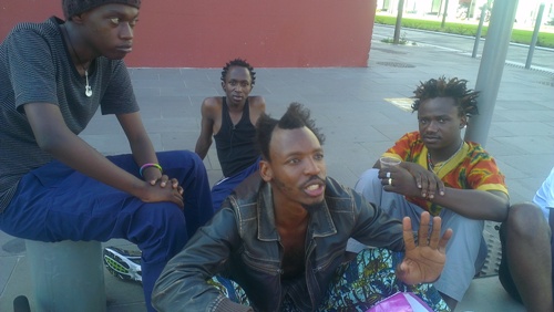 Bamwe mu bagize itsinda 'Holy Jah Doves' n'umuhanzi Man Martin.