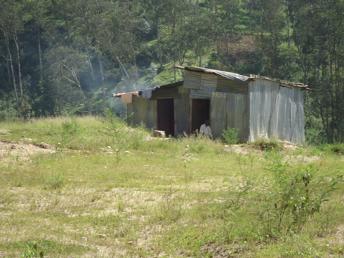 Bamwe mu bambuwe baracyahakambitse kuko baturuka kure.