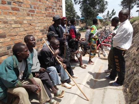 Aba baturage bahagaritse akazi ngo bazagasubiraho bahembwe.