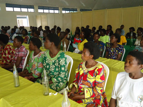 Barahabwa amahugurwa ku gukoresha imashini y