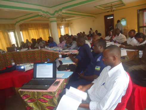 Abahuguwe barasabwa kumenyesha abaturage amakuru ku gihe.