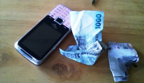 Bari bamutegeye telefone na 3000FRW.