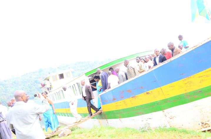 Barishimira ko ubwato bahawe n