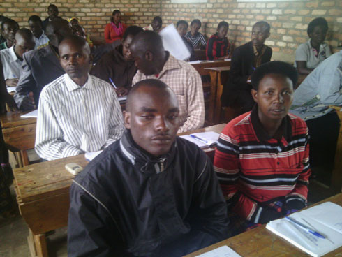 Abahuguwe basabwe gusaba inguzanyo zijyanye n