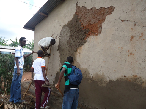 Iyi nzu yari yatangiye kwangirika yavuguruwe yongera kugira isura no gukomera.