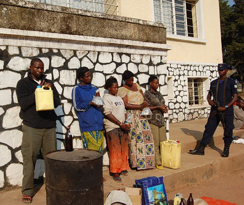 Batanu bafatanwe ikiyobyabwenge cya Kanyaga.