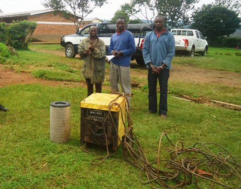 Batatu batawe muri yombi hamwe n