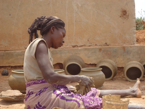 Abenshi batuye muri uwo mudugudu batunzwe no kubumba.