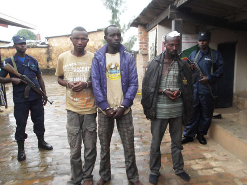 Baturutse i Nyabihu baza kwiba amafaranga mu karere ka Rutsiro.