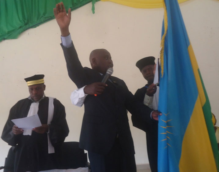 Bayihiki Basire arahirira kuzuza inshingano ze yatorewe nk'umuyobozi w'akarere wungirije ushinzwe imibereho myiza.