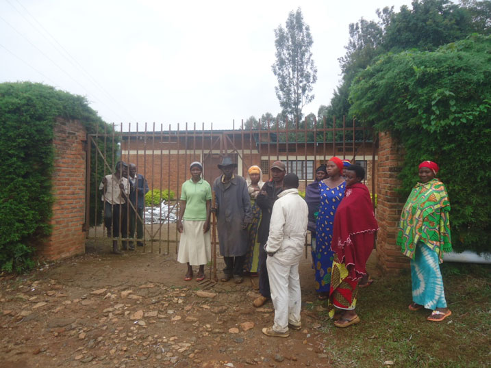 Aba baturage bazindukiye ku biro by