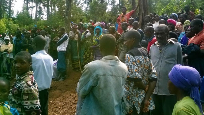 Benshi mu baherekeje umurambo we biganjemo imiryango, inshuti n'abavandimwe ndetse n'abo basenganaga mu itorero ry'abadivantisiti batunguwe n'urupfu rwe.