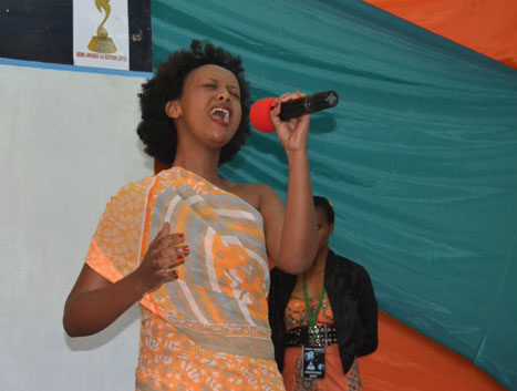 Bigaragara ko Knowless akomeje imyitozo myinshi yo kuririmba live yazaba intyoza.