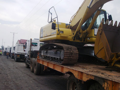 Bimwe mu bimashini bizakoreshwa mu gukora umuhanda uhuza Goma na Gisenyi unyuze kuri petite bariyeri.