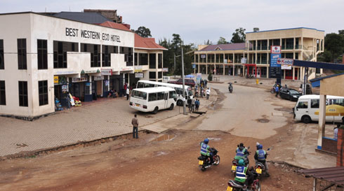 Mu byo Abanyakarongi bifuza byaganirwaho harimo no kwihutisha gukora imihanda ihuza uturere.