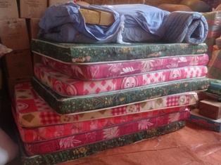 Bimwe mu bikoresho byatanzwe n'umuryango PICO-Rwanda ku Banyarwanda bari mu nkambi ya Kiyanzi.