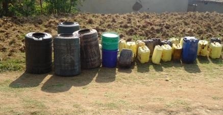 Bimwe mu bikoresho byifashishwa mu kwenga inzoga z'inkorano.