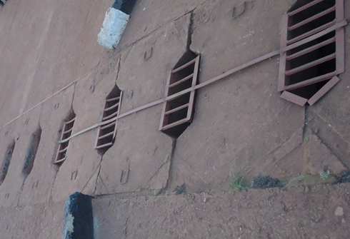 Bimwe mu byuma byakubise imodoka bikayonona muri gare ya Kibungo.