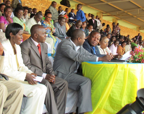 Amatora yari yitabiriwe n'abayobozi benshi hamwe na Guverineri w'Intara y'Amajyarurugu.