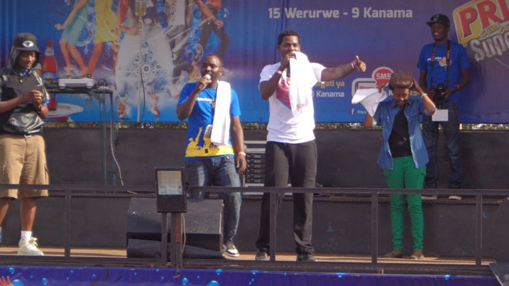 Bruce Melody ari kuririmba.