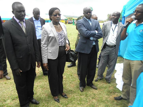 Minisitiri Mukaruriza yerekwa ibikorwa abafatanyabikorwa bamuritse.