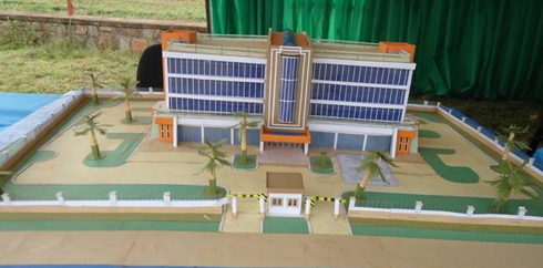 Abitabiriye imurikabikorwa bamurikiwe n'igishushanyo mbonera cy'ibiro by'akarere ka Bugesera biri kubakwa.