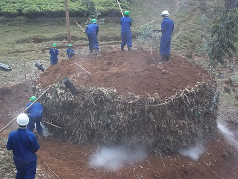 Bumwe mu buryo burengera ibidukikije abaca amakara bahuguwe gukoresha.