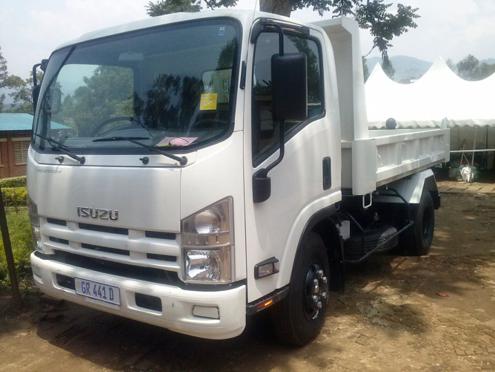 Buri karere kahawe imodoka ebyiri zo muri ubu bwoko zizajya zitunda imyanda.