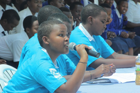 Buri munyeshuli wese yatangaga igitekerezo cye mu bwisanzure.