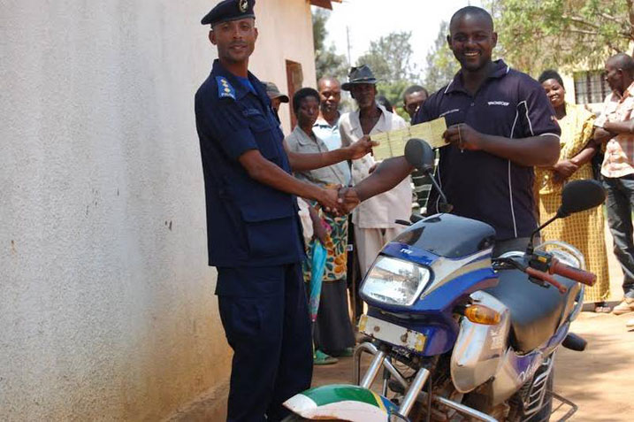 Polisi ishyikiriza Havugimana moto ye yari yaribwe.
