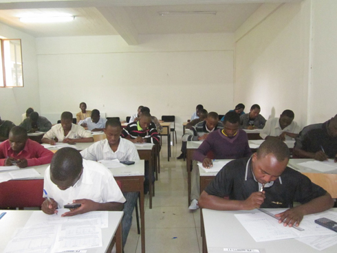 Abantu 130 bakoze ibizamini bya Certified Public Accounting (CPA).