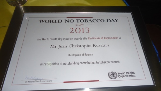 Certificate Rusatira yahawe.