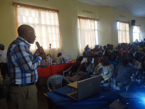 Chairman wa FPR ku rwego rw'Intara y'Iburengerazuba, Nkurikiyinka Jean Nepomuscene yasabye abatoye n'abatoye gukomeza ubufatanye.