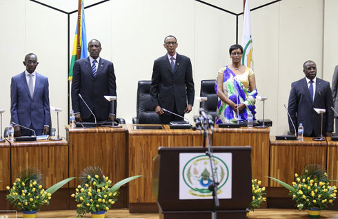 Perezida w'urukiko rw'ikirenga, Perezida wa Sena, Perezida wa Repubulika, Perezida w'imutwe w'Abadepite na minisitiri w'Intebe mu muhango wo gutangiza Inama ya 11 y'Igihugu y'Umushyikirano.