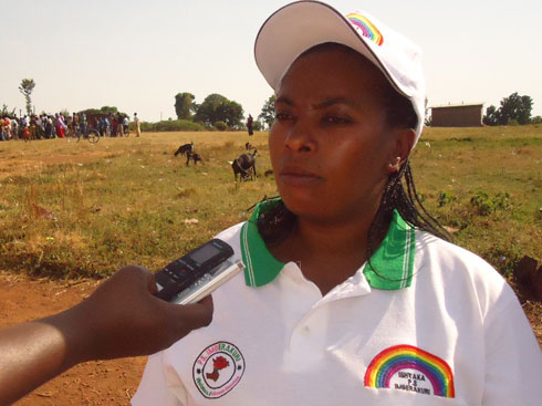 Christine Mukabunani avuga ko ishyaka rye ritowe ryakorera ubuvugizi mwarimu umushahara we ukazamuka.