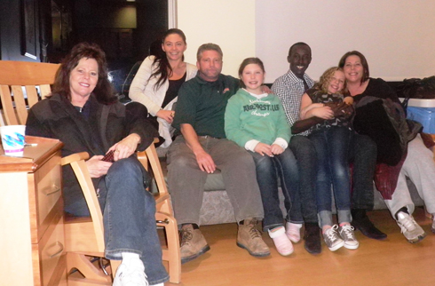 Claude n'umuryango w'umugore we bategereje ivuka ry'umwana