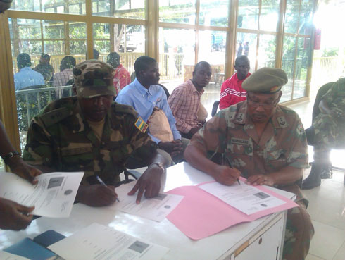 Col Mabalane asinyira ko yakiriye abasirikare ba Congo kandi azabasubiza Congo.