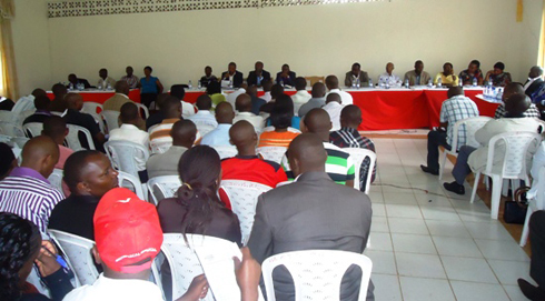 Inama y'abanyamuryango ba COPCOM yo ku cyumweru, yari yatumiwemo ubuyobozi bw'ikigo gishinzwe amakoperative(RCA), aho bamwe mu banyamuryango batishimira imikorere y'abayobozi babo.