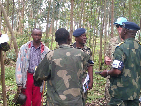 Cpl Karama yemerera ingabo za EJMV ko yafashwe na Ndizeye uwo barebana.