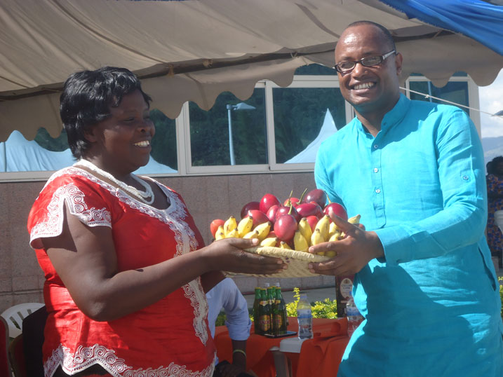 Umuyobozi wa RAB aha Guverineri w