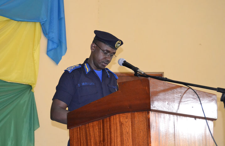 DIGP Dan Munyuza yasabye Intore z'imbanzabigwi mu gukumira ibyaha bitaraba gufata ingamba zihamye zo guhangana n'icyaha gikorwa n'abakorana n'umwanzi.