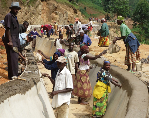 Imirimo yo kubaka urugomero rwa Musarara rwahaye akazi benshi.