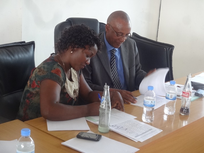 Abahagarariye inama njyanama.