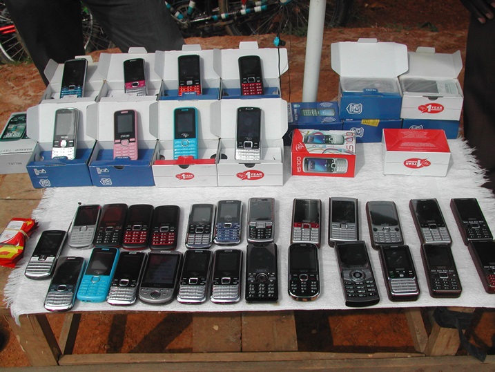 Abacuruza telefone nshya baba batanze n'umusoro ntibabyungukiramo.