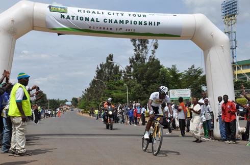 Niyonshuti yasize uwamukurikiye iminota ibiri n