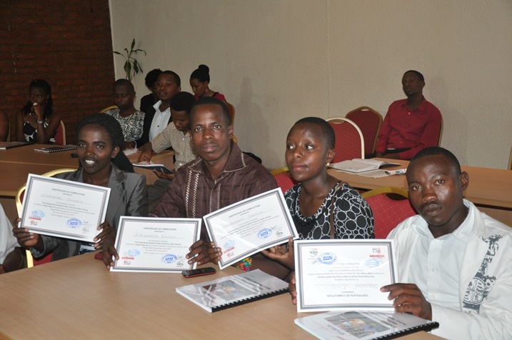 Bamwe mu bahawe impamyabumenyi.