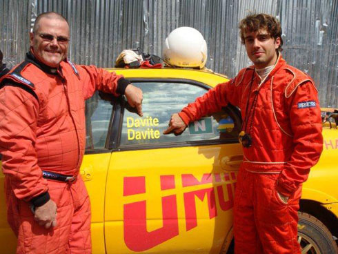 Davite Giancarlo (ibumoso) yegukanye umwanya wa mbere muri Rwanda Mountain Gorilla Rally 2013.