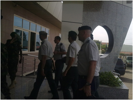 Abari baherekeje General Delcour ubwo yasuraga banki ya CSS