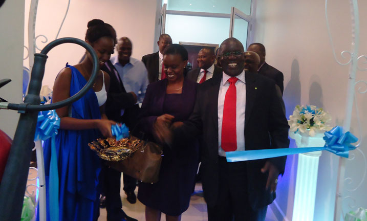 Umuyobozi wa Deloitte ku rwego rw'Afurika y'uburasirazuba no hagati, atangiza icyo kigo mu Rwanda.